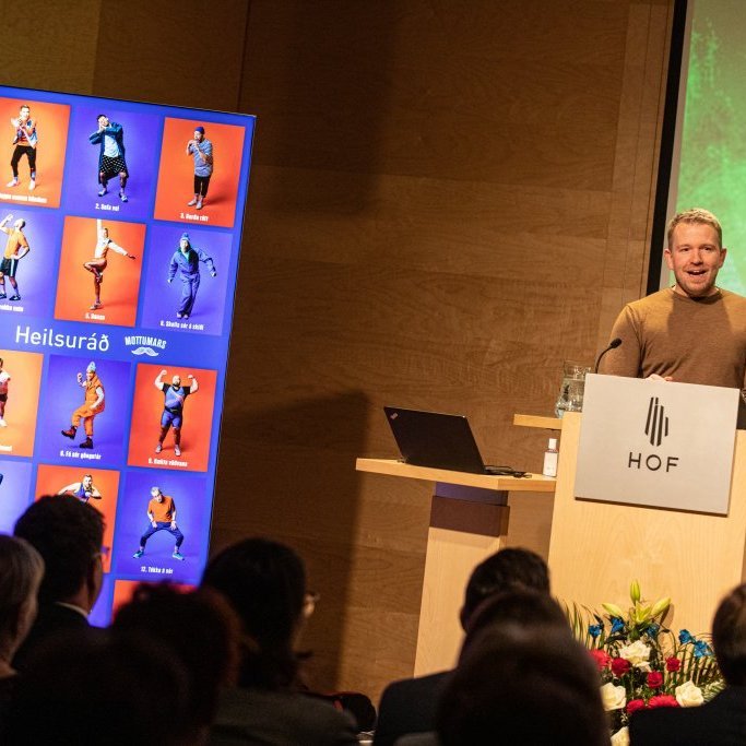 Sólmundur Hólm fór með gamanmál