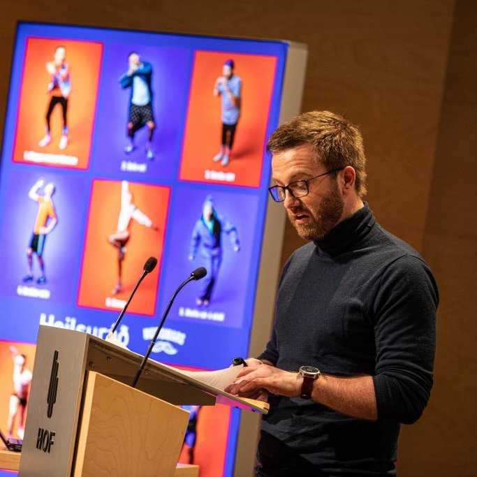 Birkir Baldvinsson flytur erindi sitt, smá ves - ég er með krabba.