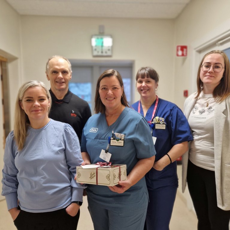 Frá vinstri: Hafdís Sif Hafþórsdóttir meðstjórnandi KAON og starfsmaður lyflækningadeildar, Maron Bj…