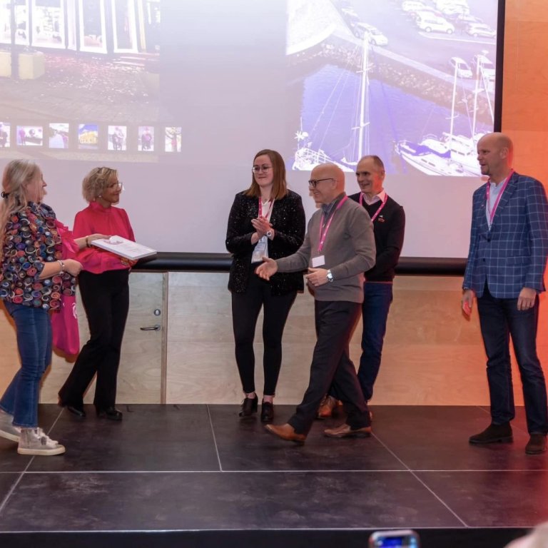 Afhending Dekurdaga styrks