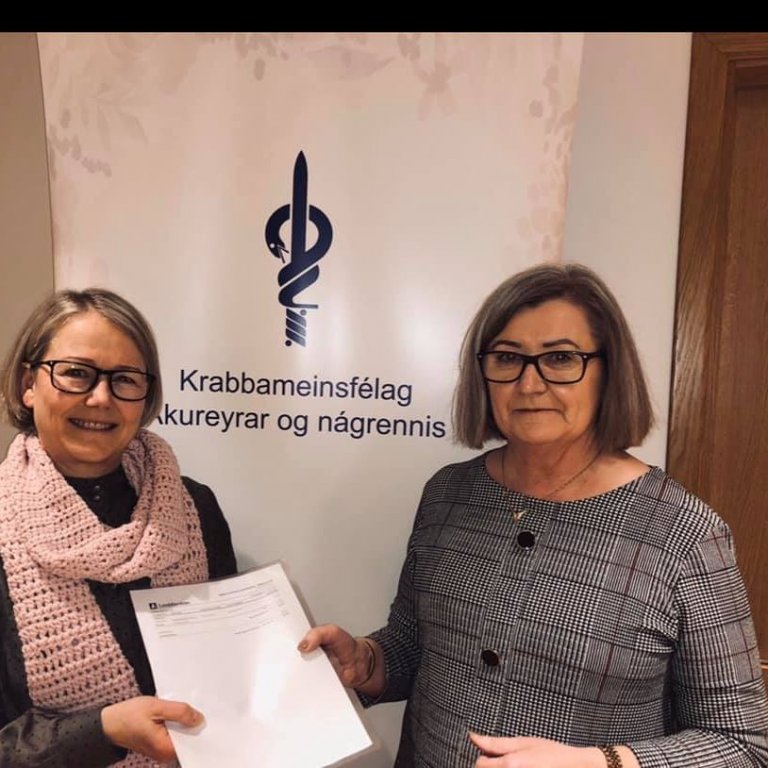 Blikkrás afhendir bleikan styrk